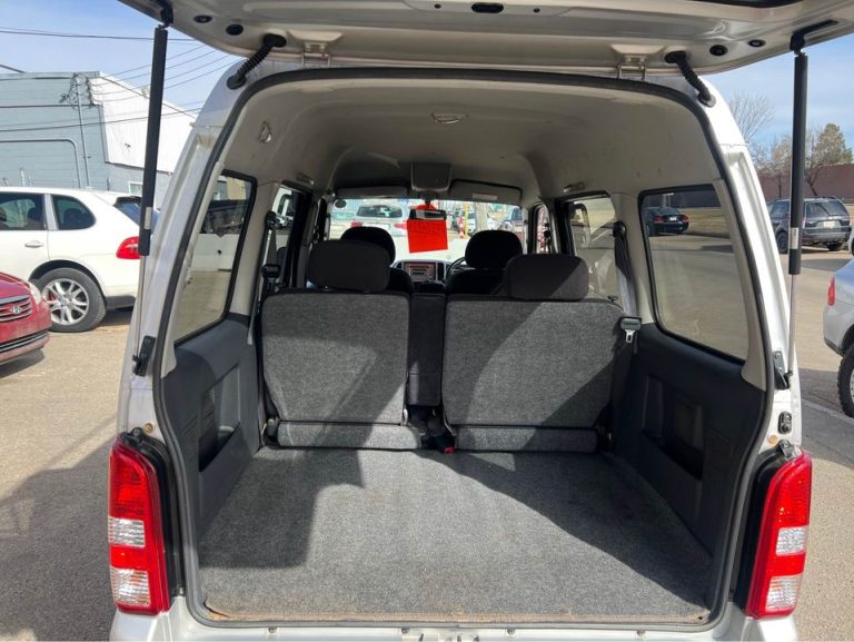 silver suzuki carry 08