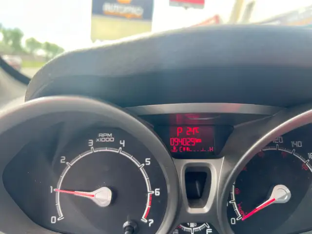 2013 Ford Fiesta Hatchback 8